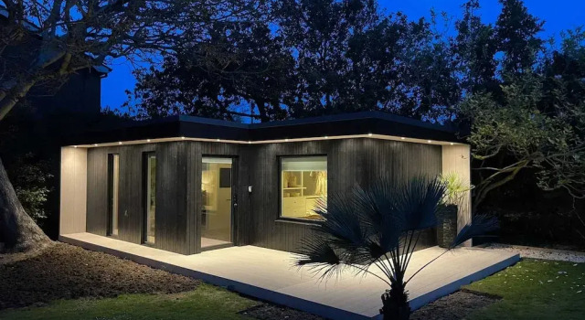 Коттедж Stylish 4 Bed Home Close to Beach