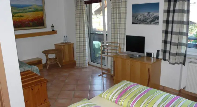 Golf & Ski Chalet, Rezerwuj Chalet Hotele w Salzburg z parkingiem, Parking