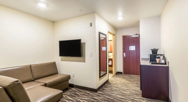 Четырёхместная студия Cobblestone Hotel & Suites Hartford