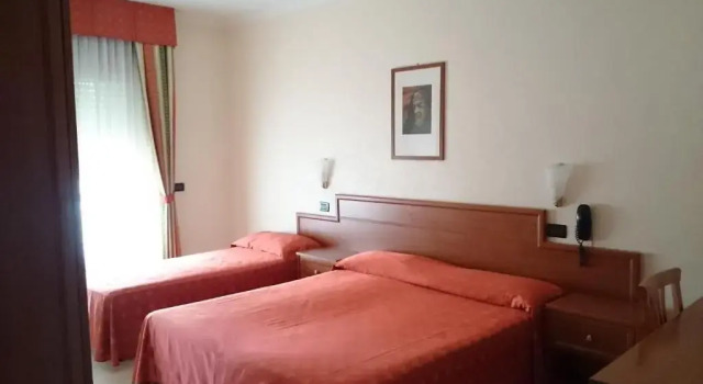Hotel Holiday House, Забронировать Отель Сан-Джованни-Ротондо Гаргано