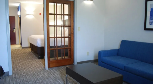 Люкс Holiday Inn Express Hotel & Suites Kingsport-Meadowview I-26 by IHG