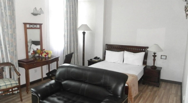Полулюкс Jeruton Hotel