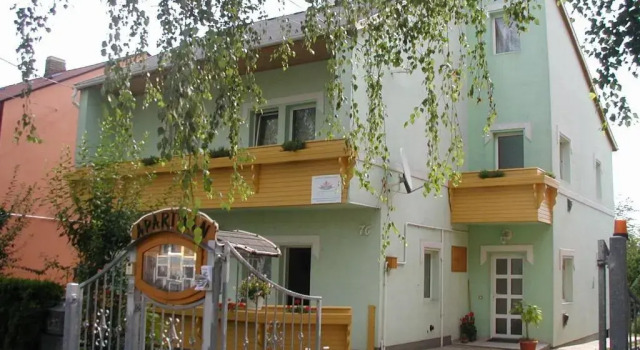 Студия с балконом и с красивым видом из окна Apartman Németh