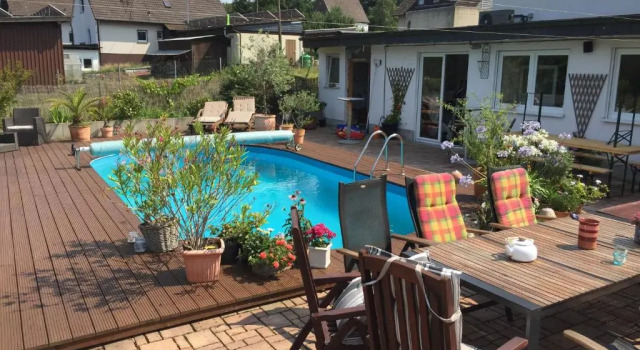 Gemütliches Familienhaus an der Sieg mit Pool und Billard, Забронировать Отель Отели Виндек с парковкой, Парковка