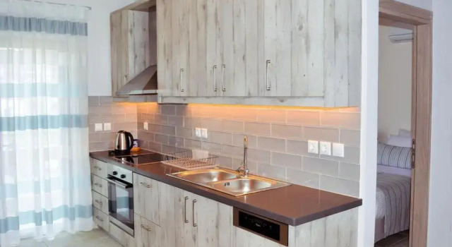 Коттедж с 2 комнатами Michaela Beach House, Walk to Beach Shops & Dining, By ThinkVilla