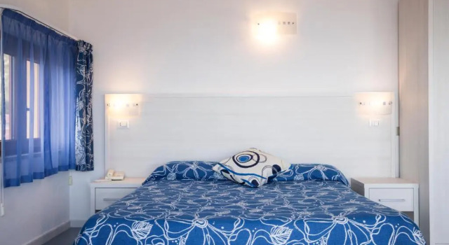 Hotel La Playa, Забронировать Отель Кала-Гононе Залив Орозеи