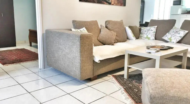 Апартаменты Renovated apt 100m from beach WiFi AC