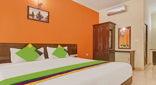 Двухместный номер Deluxe с балконом Treebo Trend Green Palm Resorts