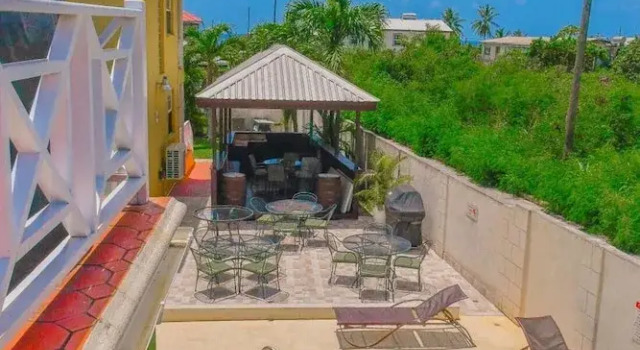 Two Bedroom Apartment With Pool Located Near the Beach and Kensington Oval