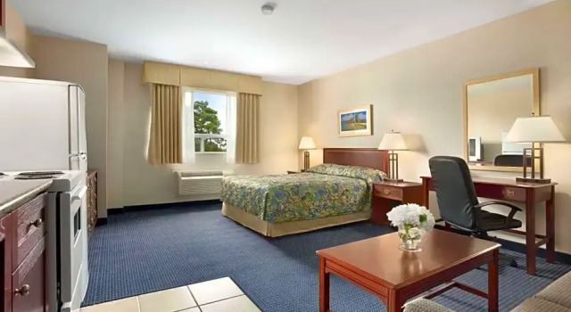 Двухместный номер Standard с видом на воду Travelodge by Wyndham Trenton
