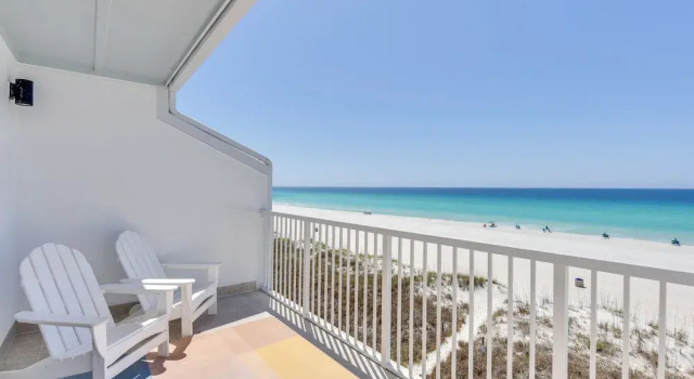 Апартаменты с 2 комнатами с балконом 2-story Beachfront Condo in PCB w/ Community Pool!