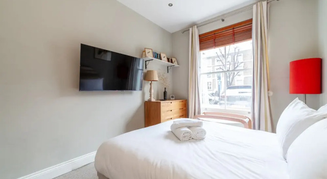 Beautiful & Spacious Flat with Patio, Забронировать Отель Отели Англии 3 звезды, 3*