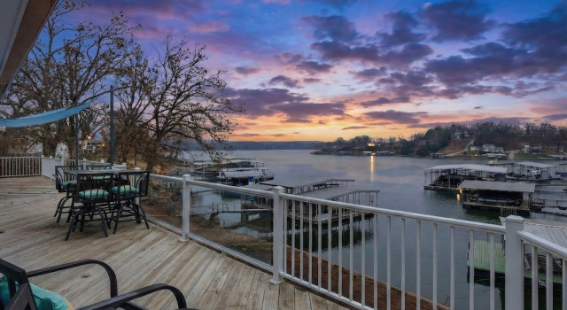 Spacious Lakefront Home w/ Private Dock, Decks, Game Room & Firepits at the 12mm, Забронировать Дом для отпуска Виллидж-оф-Фор-Сизонс США
