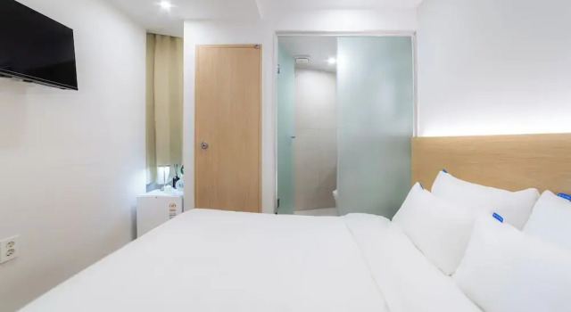 Hi Seoul Hostel West, Забронировать Хостел Хостелы Сеула, рядом с Торговый центр M Plaza, Хостел
