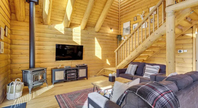 2 Mi to Lake Arrowhead Village: Pet-friendly Cabin