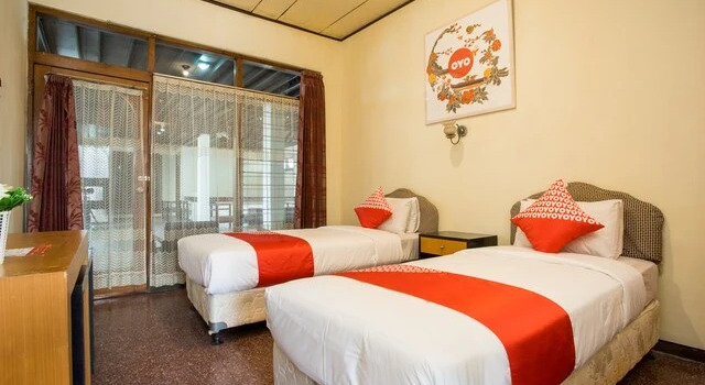 OYO 1238 Hotel Perdana Near RS Bethesda, Book Hotel Hotels in Gedongtengen with Breakfast, Breakfasts