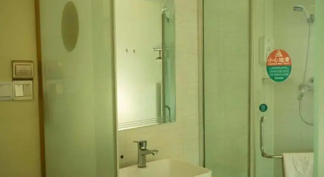 Двухместный номер Business GreenTree Inn Nantong Haimen Bus Statian Shell  Hotel