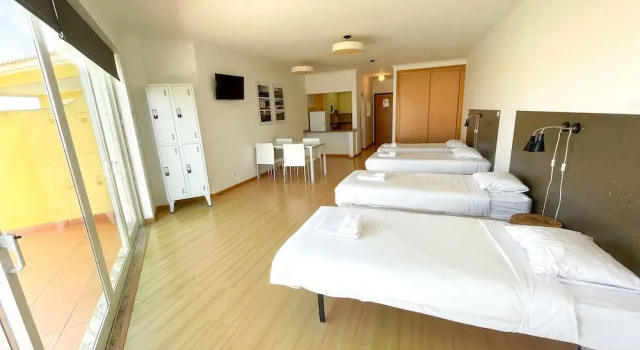 Hotel Santa Cruz, Book Hostel Hostels in Oeste, Hostel