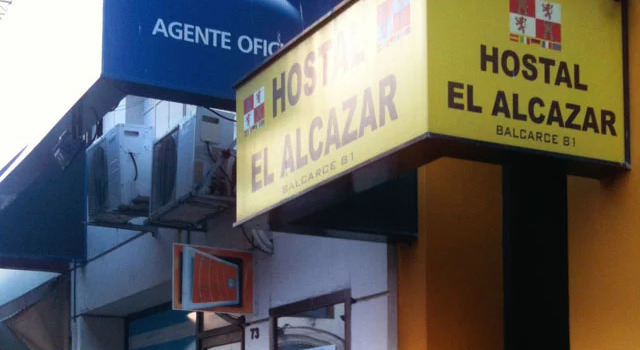 Hostal El Alcazar, Забронировать Отель Отели Сальта с парковкой, рядом с La Merced Church, Парковка