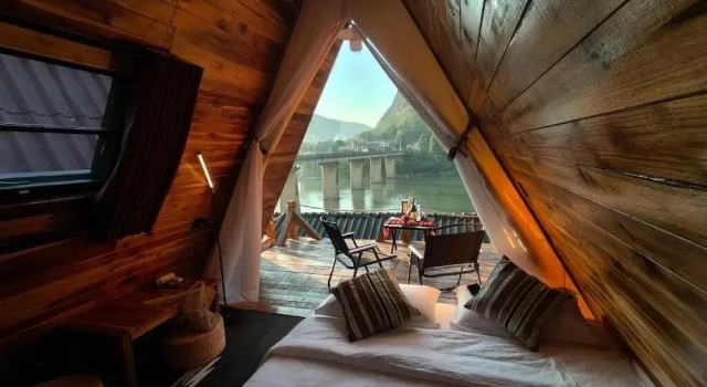 Шале Classic с балконом и с видом на реку Pont Inn Nong Khiaw