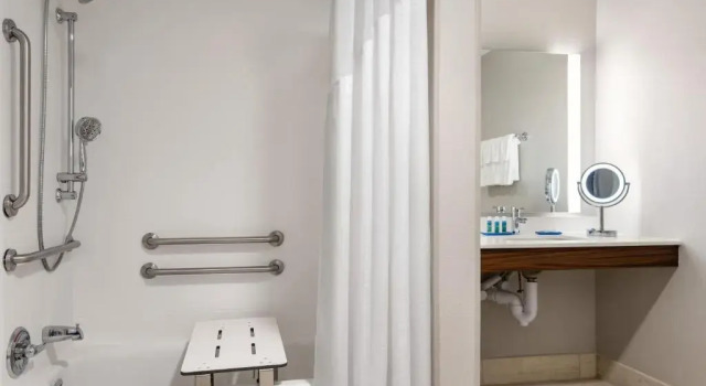 Четырёхместный номер Standard Holiday Inn Express & Suites - West Des Moines - Jordan Creek by IHG