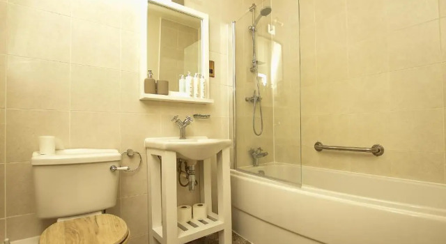 Трёхместный номер Standard The West Bay Hotel
