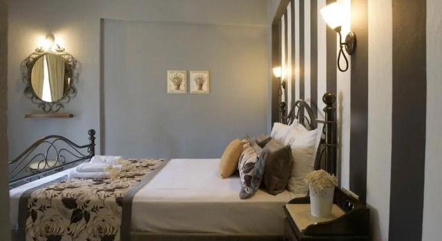 Apart Boutique Giorgos, Book Boutique  