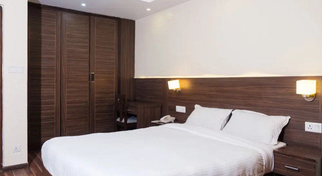 Апартаменты Deluxe Forbes Hotel and Apartment