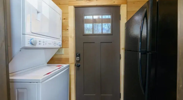 Sheriff s Cabin Mountain View Hot Tub Antique Logs Featured on Barnwood Builders Great Location, Забронировать Отель Отели Great Smoky Mountains National Park с парковкой, Парковка