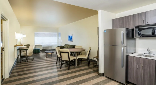 Люкс c 1 комнатой Holiday Inn & Suites Memphis Southeast-Germantown by IHG