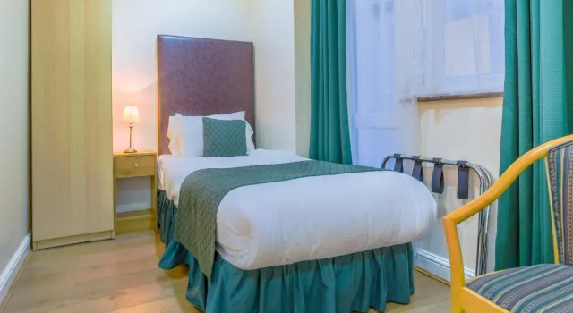 Трёхместный номер Standard Цокольный этаж London Town Hotel