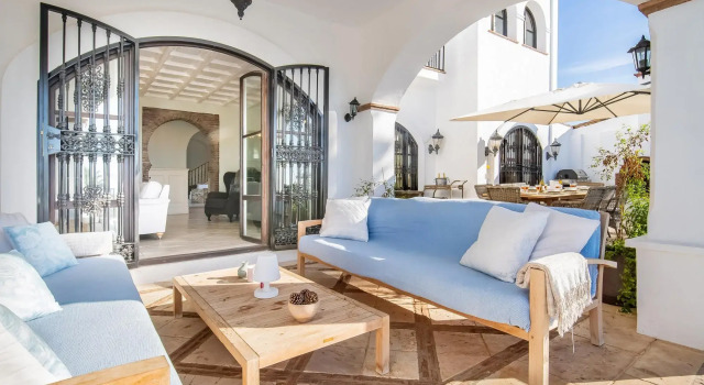 18024 - Superb Villa Near Beach With Heated Pool, Забронировать Вилла Виллы Марбелья, рядом с Теннисный и спортивный клуб Don Carlos, Вилла