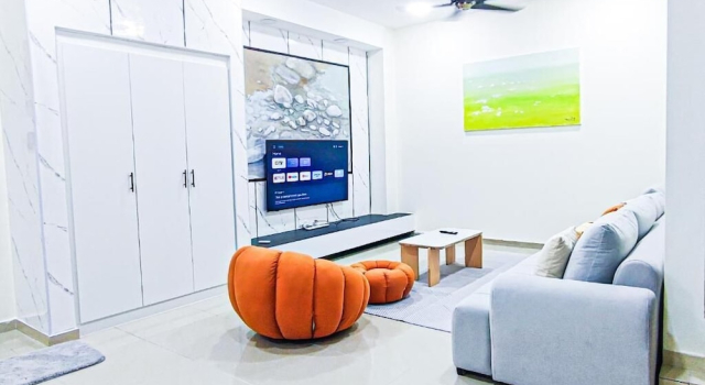 Modern Home at Kajang by HCK, Забронировать Дом для отпуска Коттеджи Каджанг, Коттедж
