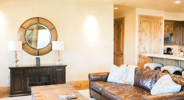 Vintage Mountain Townhome 19 by Casago, Забронировать Отель Отели Парк-Сити с парковкой, рядом с Canyons Parking Lot, Парковка