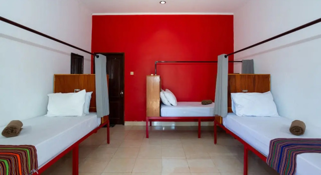 Кровать в общем номере (женский номер) Kidis Lodge Gilitrawangan