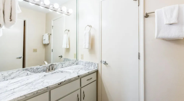 4400 Kingfish Dr Condo Unit 326 2 Bedrooms 2 Bathrooms Condo, Buchen Sie Ferienwohnung Upper Grand Lagoon Florida