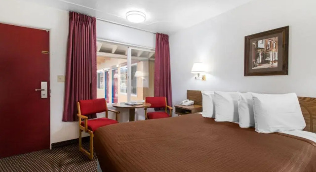 Двухместный люкс с 2 комнатами Eureka Town House Motel - Historic Old Town
