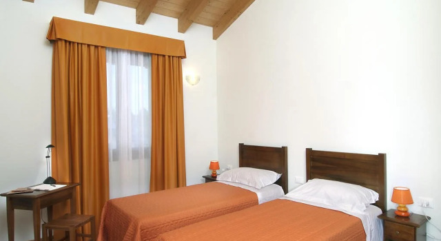 Agriturismo Ai Laghi, Book Hotel Pocenia 