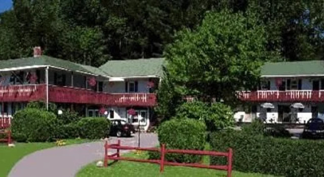 Seasons Pass Inn Vermont, Забронировать Отель Стоу Stowe-Smuggler's Notch, рядом с Stowe Historical Society Museum