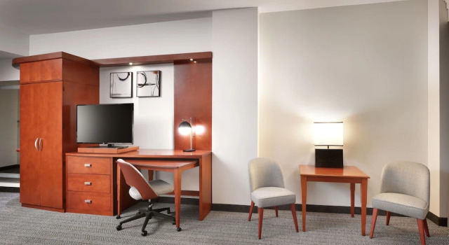 Люкс Courtyard by Marriott Lincoln Downtown