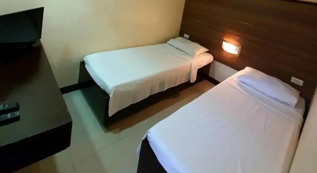 Anton's Inn Hotel, Book Hotel Hoteller i Balanga med parkering, Parkering