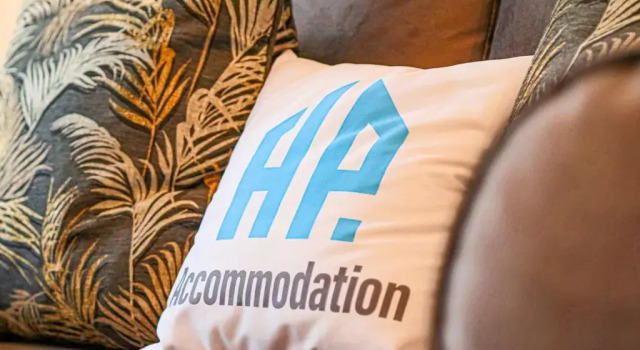 Cosy Two Bedroom, Two Bathroom Apartment in Milton Keynes by HP Accommodation - Free Parking and Wifi, Забронировать Апартаменты/квартира Апартаменты Милтон-Кинс, рядом с Inspired Gourmet Cookery School, Апартаменты/квартира