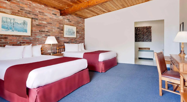 Четырёхместный номер Standard Ramada by Wyndham 1000 Islands Gananoque