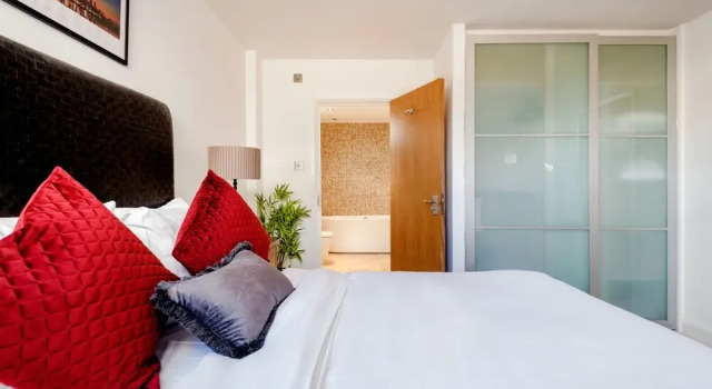 Loft Apartment With Roof Terrace in the Heart of Shoreditch, Забронировать Апартаменты/квартира Лондонский Сити Лондон, рядом с Музей Лондона