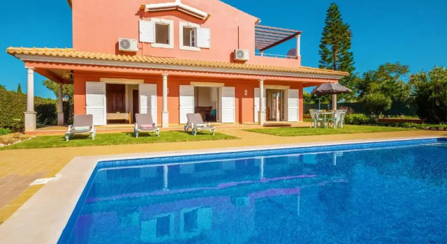 Вилла Villa Sunrise - com piscina privada e BBQ em Carvoeiro
