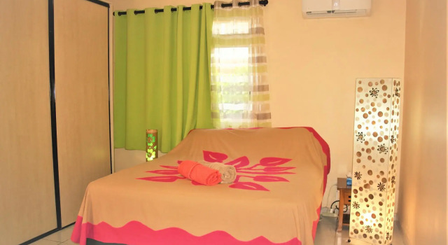 Tahiti - Sanny's Place Room & Pool, Забронировать Отель Отели Таити с парковкой, Парковка