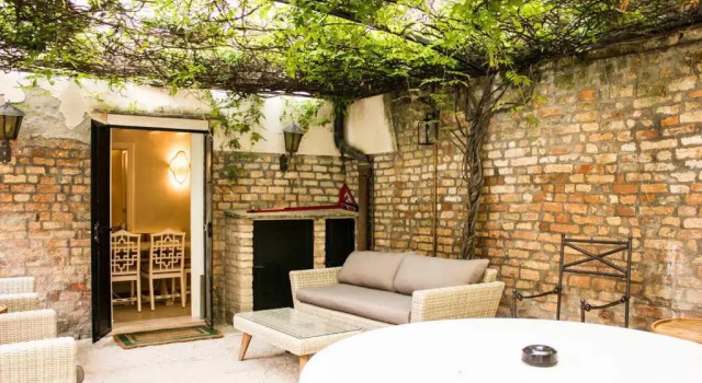 Апартаменты Luxury Garden House La Baruffa