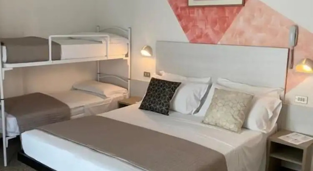 Четырёхместный номер Classic Alevon Hotel