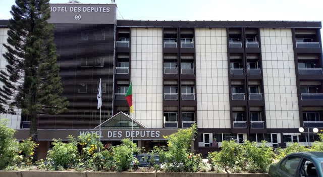 Hotel des Deputes, Reservar Hotel Hotéis em Mfoundi com pequeno-almoço, Café da manhã