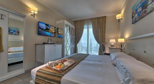 Двухместный номер Standard с балконом и с видом на озеро Hotel Excelsior Le Terrazze